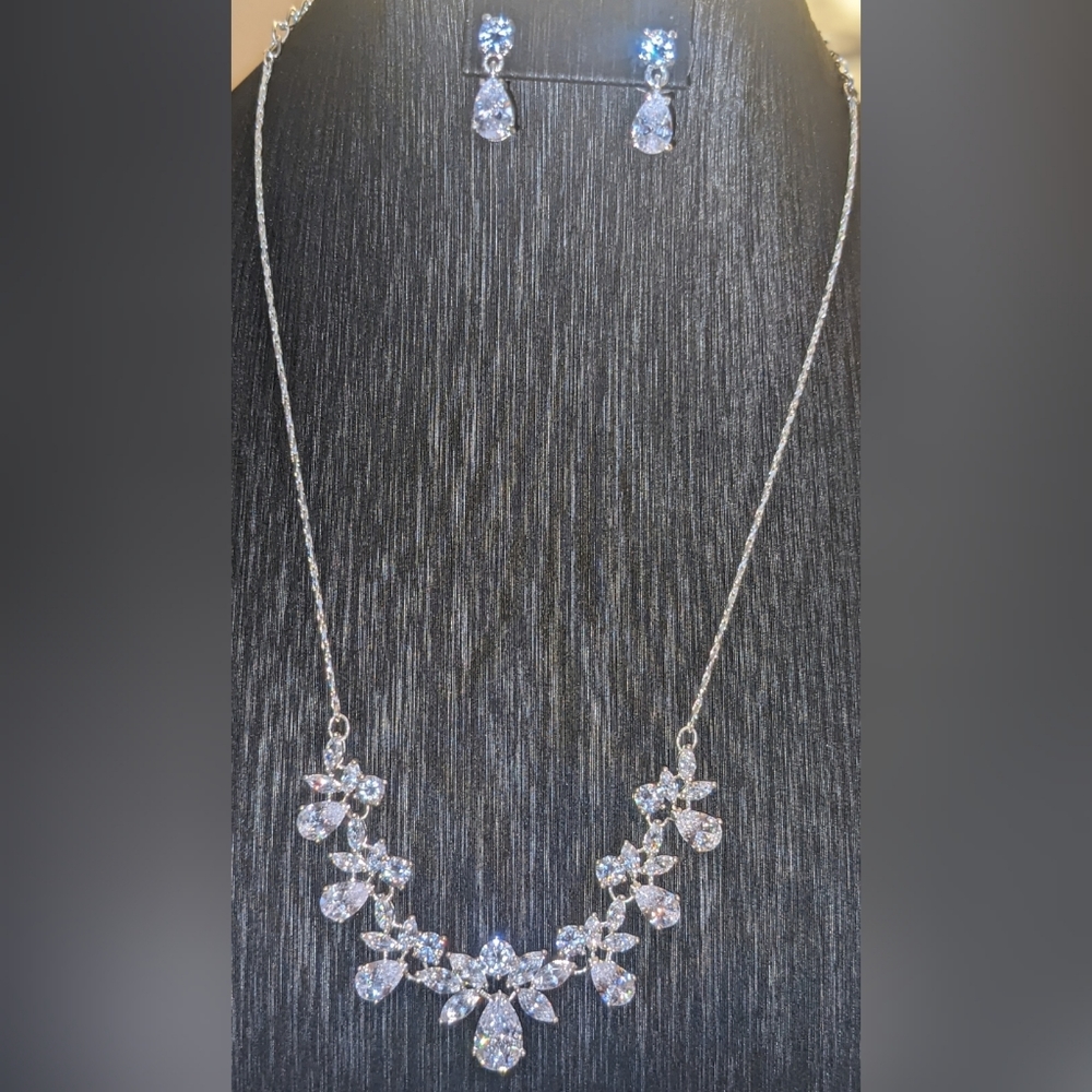 Bridal Bridesmaid Prom rhinestone necklace and earring set. Silvertone